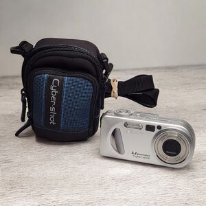 Sony Cyber-shot DSC-P8 3.2MP Digital Camera Untested W/2 Batteries & OEM Case